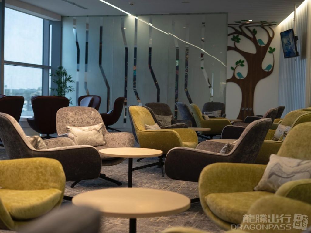Flynas Lounge — food & bar