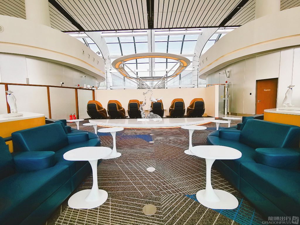 China Southern Airlines Gold/Silver Member Lounge atmosphere, image 6