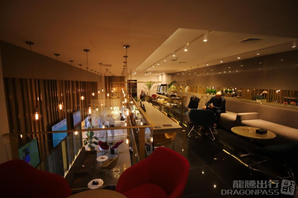 Majestic Lounge atmosphere, image 6