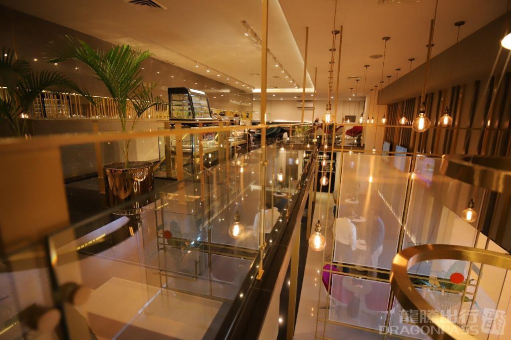 Majestic Lounge atmosphere, image 5