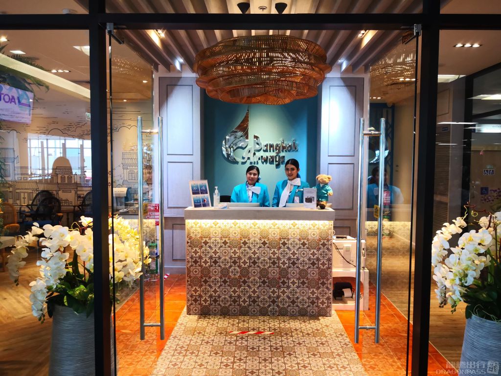 Blue Ribbon Lounge — food & bar