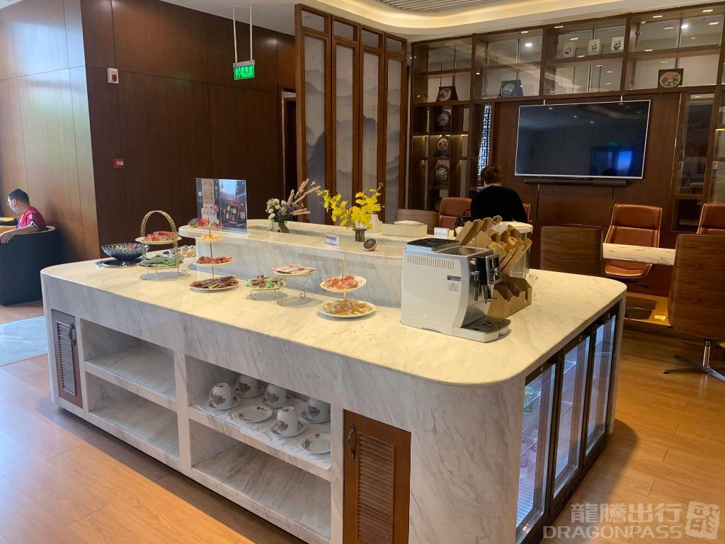 No.6 Business Lounge — food & bar