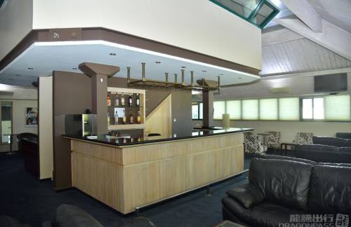 UVFIyanola Executive Lounge