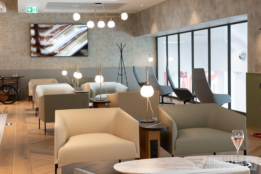 HelloSky VIP Lounge — food & bar